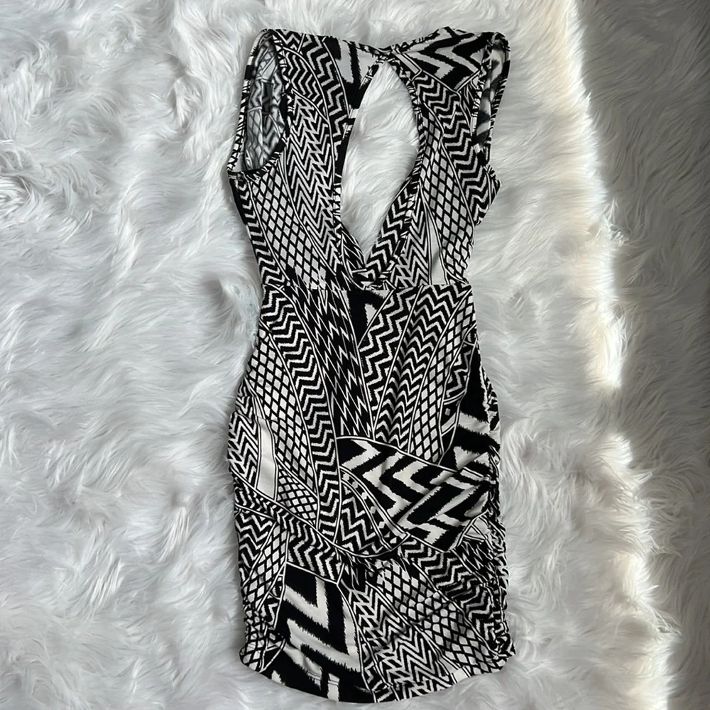 💜Forever 21💜 Deep V Cut Front/Back - Dress - Picture 4 of 4